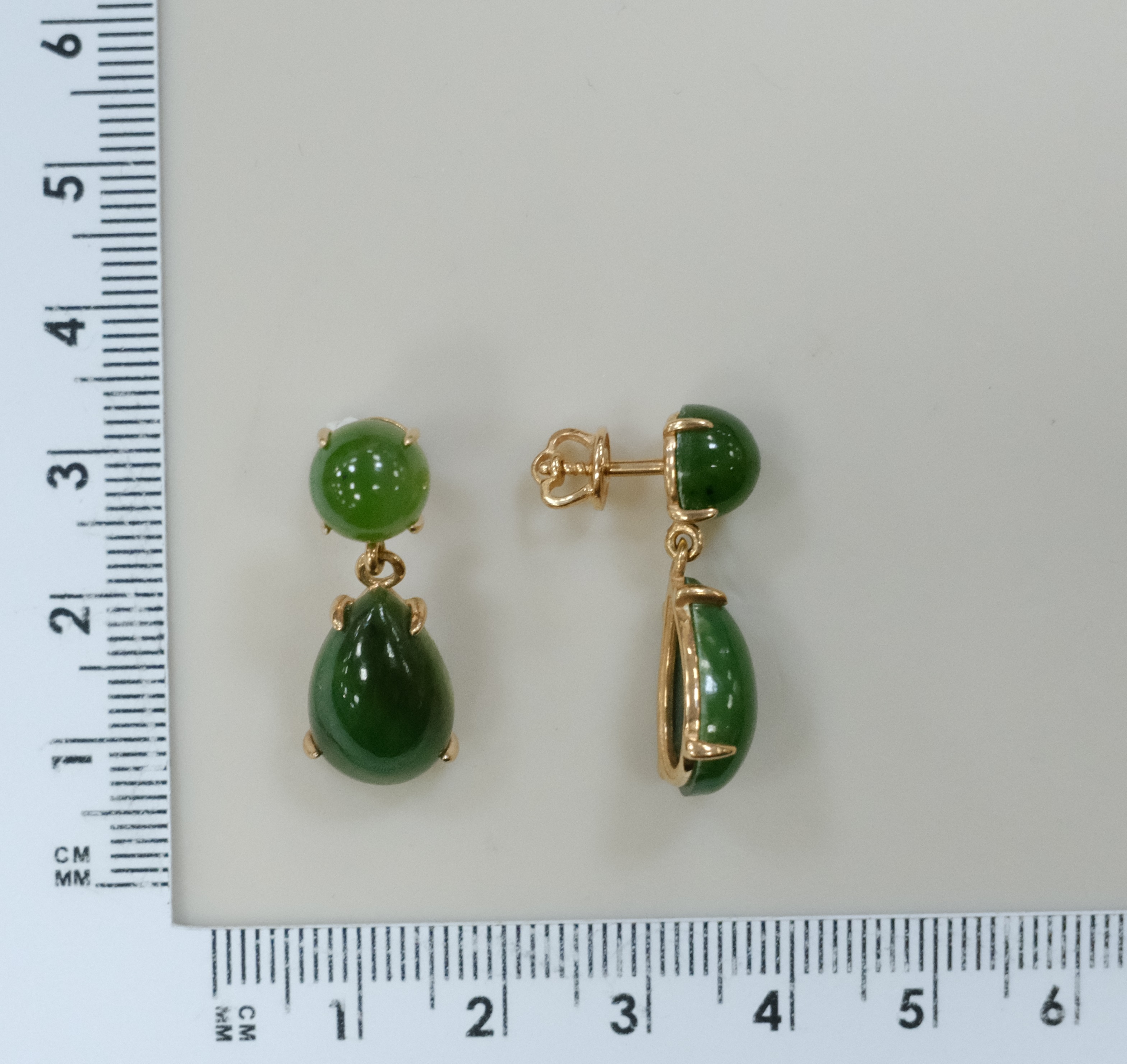 Серебряные серьги с нефритами